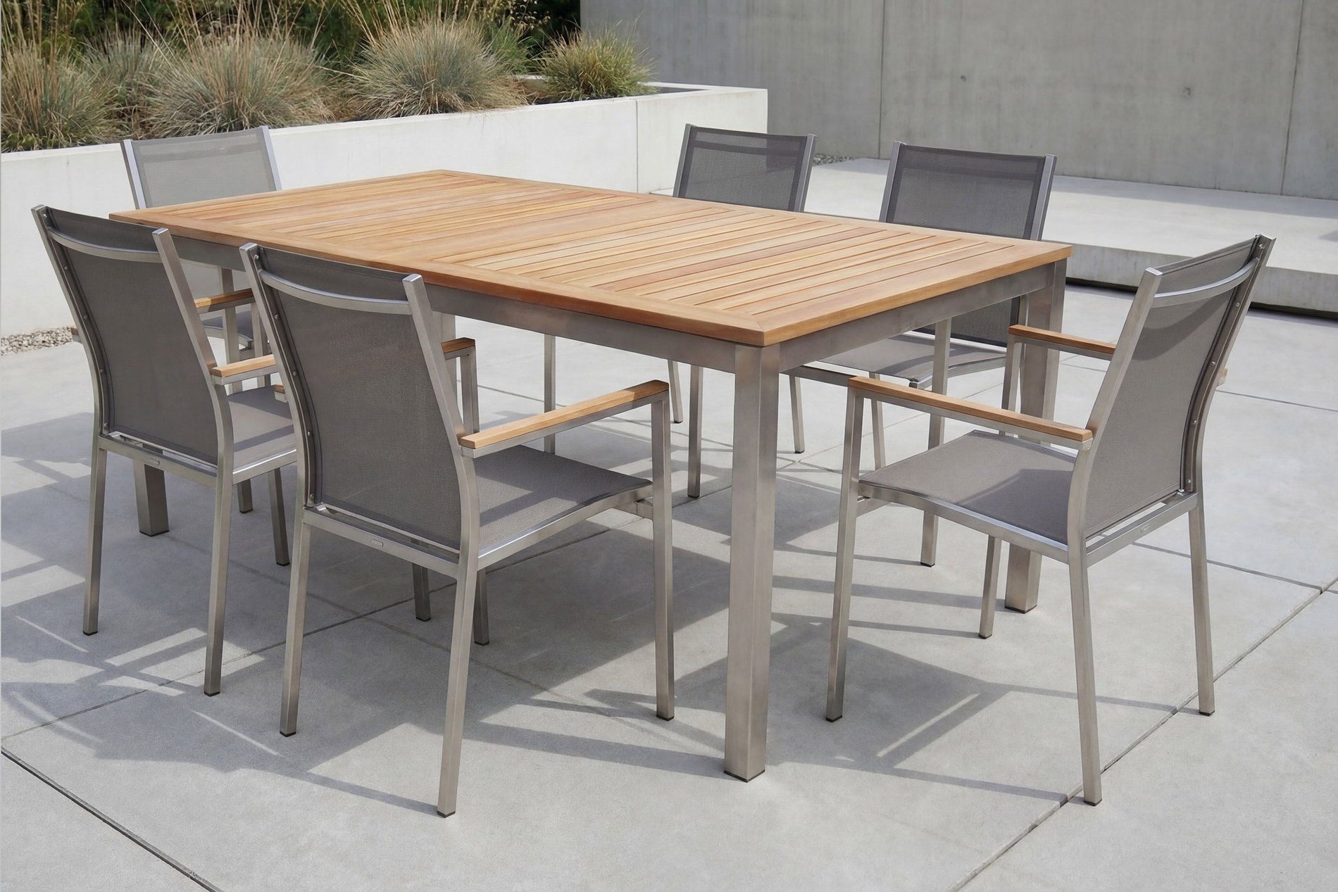 STERN Cardiff Garten-Essgruppe, silber/taupe, Edelstahl/Teak, Tisch 180/240 x 100 cm, 6 Stapelsessel, FSC®-zertifiziertes Produkt STERN Cardiff Garten-Essgruppe, silber/taupe, Edelstahl/Teak, Tisch 180/240 x 100 cm, 6 Stapelsessel, FSC®-zertifiziertes Produkt