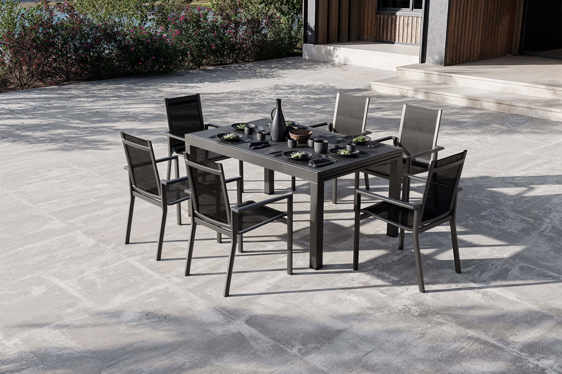OUTFLEXX Premium Garten-Essgruppe, anthrazit matt/schwarz, Alu/Spraystone/Textilene, Tisch 160/260 x 100 cm, ausziehbar, 6 Stapelsessel OUTFLEXX Premium Garten-Essgruppe, anthrazit matt/schwarz, Alu/Spraystone/Textilene, Tisch 160/260 x 100 cm, ausziehbar, 6 Stapelsessel