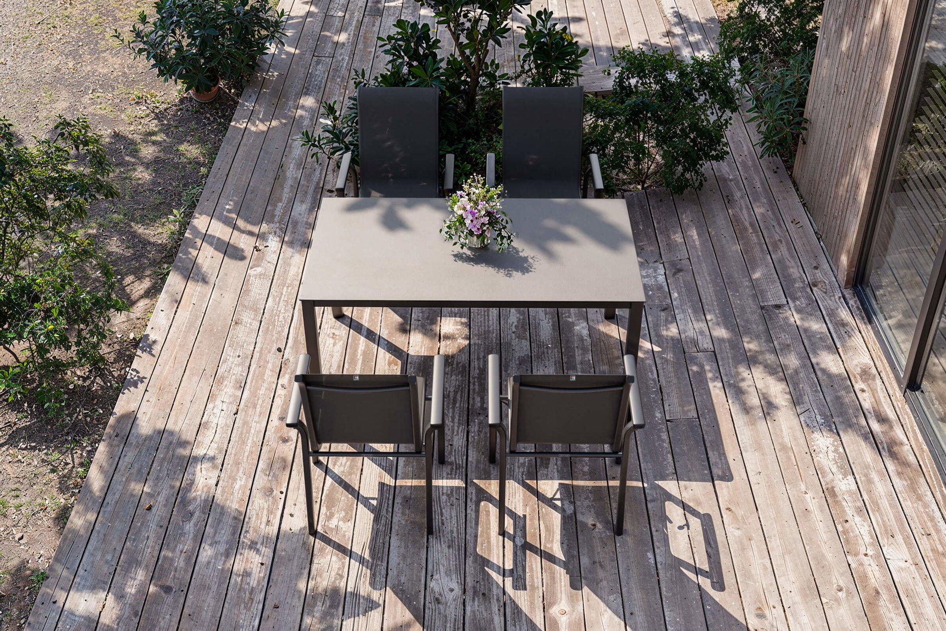 KETTLER BasicPlus Pro Garten-Essgruppe, anthrazit, Aluminium/Textilene/Glas, Tisch 160 x 95 cm, 4 Stapelstühle KETTLER BasicPlus Pro Garten-Essgruppe, anthrazit, Aluminium/Textilene/Glas, Tisch 160 x 95 cm, 4 Stapelstühle