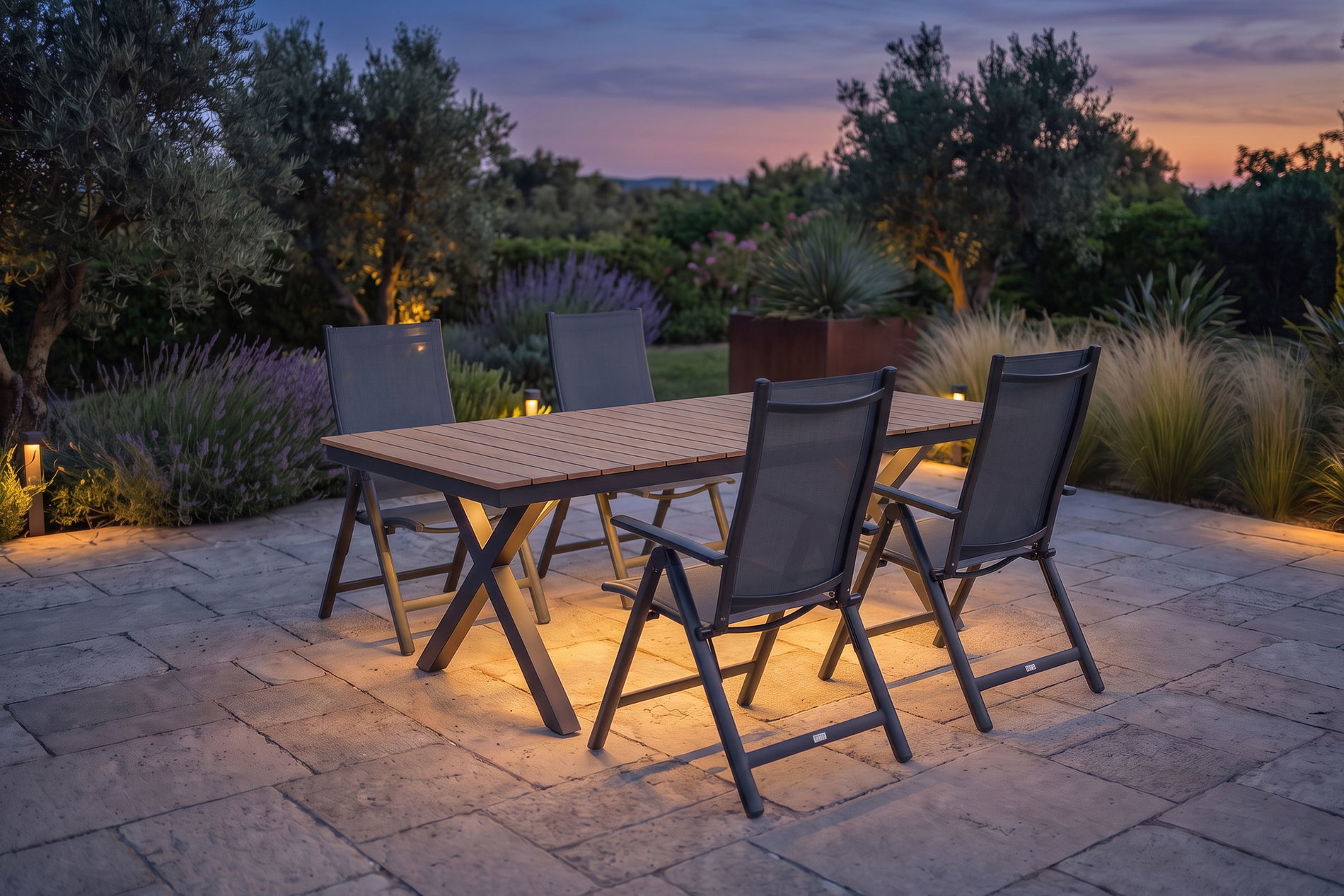 OUTFLEXX Luminara Garten-Essgruppe mit LED-Beleuchtung, anthrazit matt/natur, Aluminium / Holzimitat, 240 x 100 cm, 4 Klappstühle OUTFLEXX Luminara Garten-Essgruppe mit LED-Beleuchtung, anthrazit matt/natur, Aluminium / Holzimitat, 240 x 100 cm, 4 Klappstühle